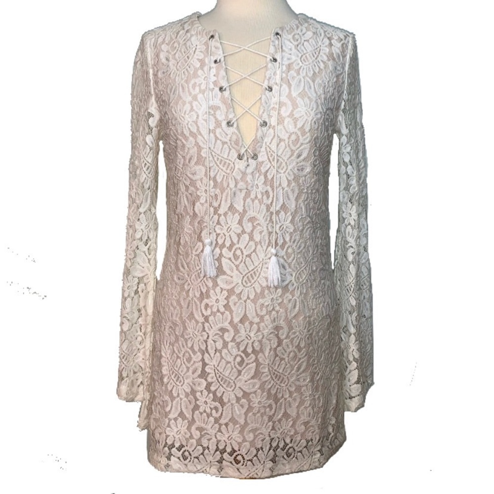 Long sleeve lace dress w/lace-up detail at chest